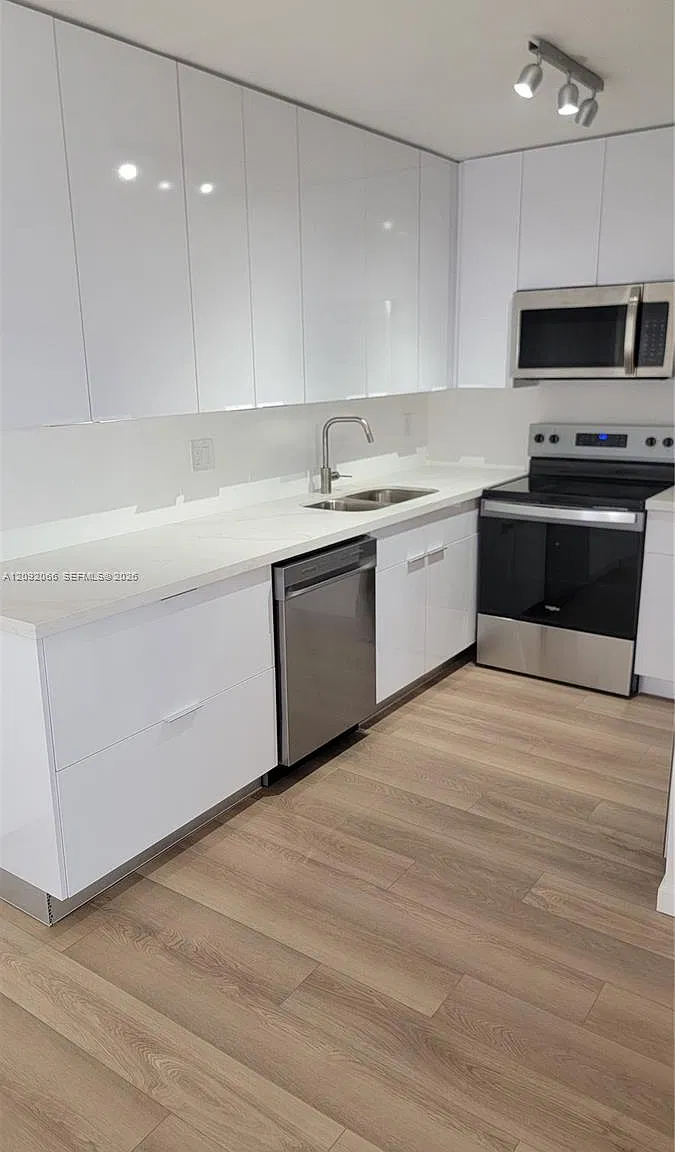 Belinda Gardens Condo — Photo 3