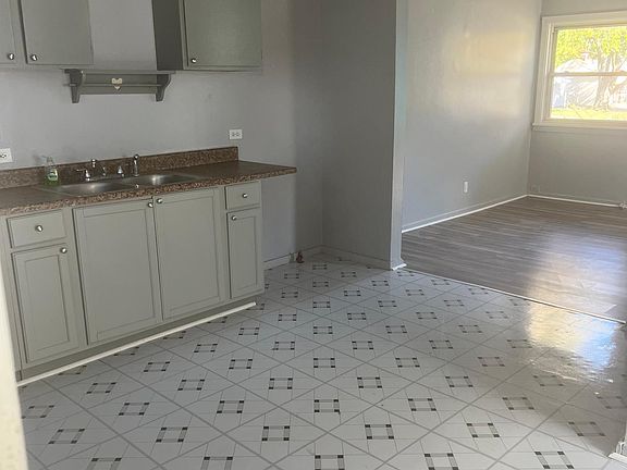 3rd image of 2811 Clayton Ct