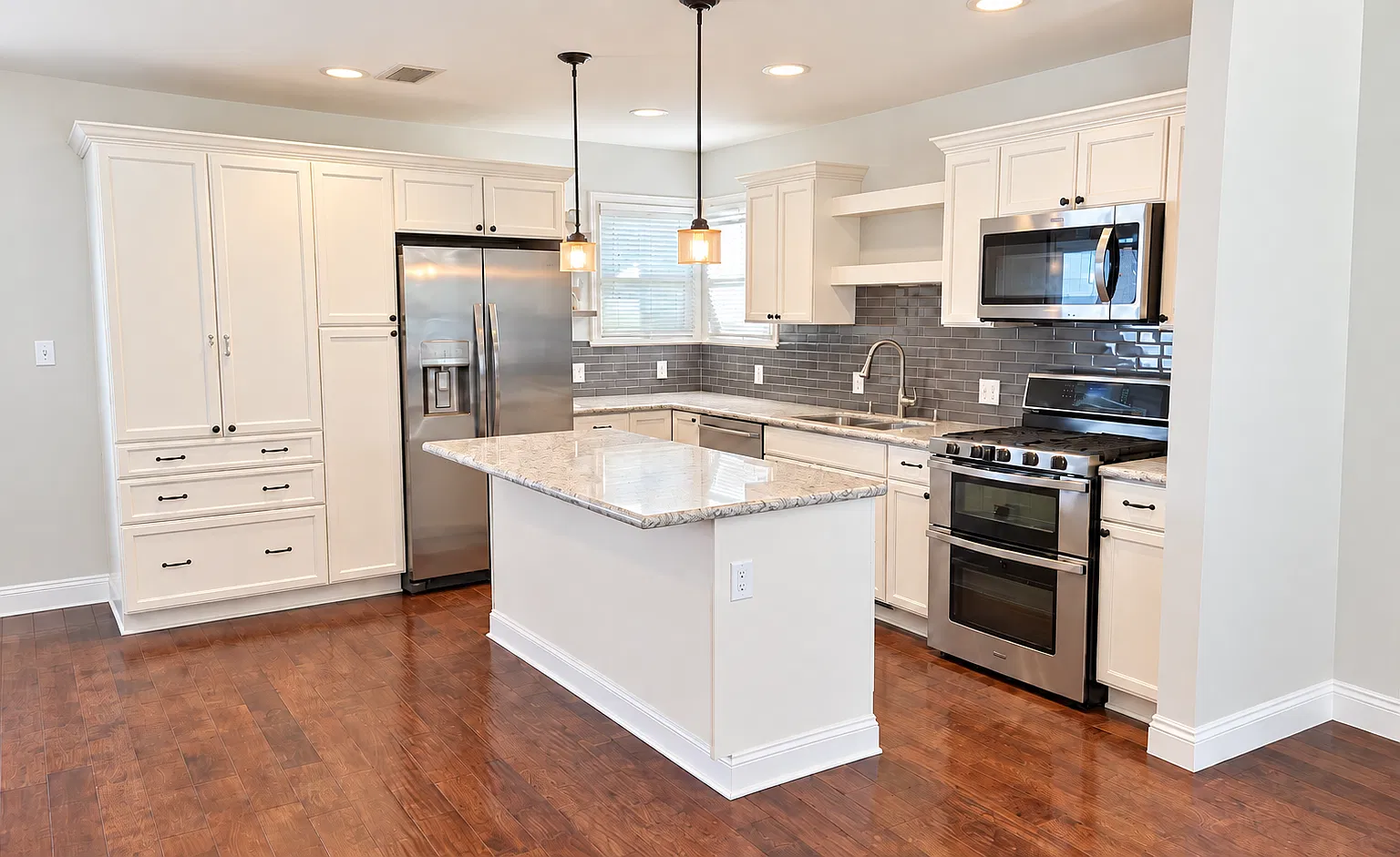 3 bed, 1615 sqft, $4,585 — Photo 4