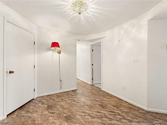 3rd image of 1931 King James Pkwy APT 405