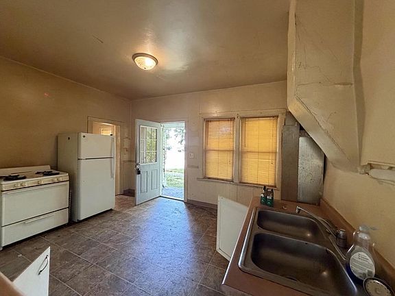 4th image of 906 N 1ST AVENUE