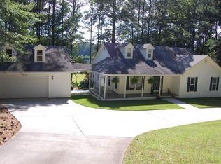 300 Waters Edge Ln, Newnan, GA 30263