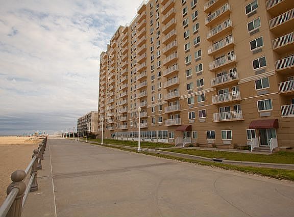 4th image of 303 Atlantic Ave APT 1306