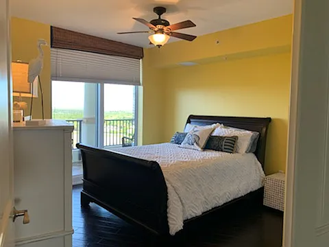 2nd bedroom w Queen Anne bed