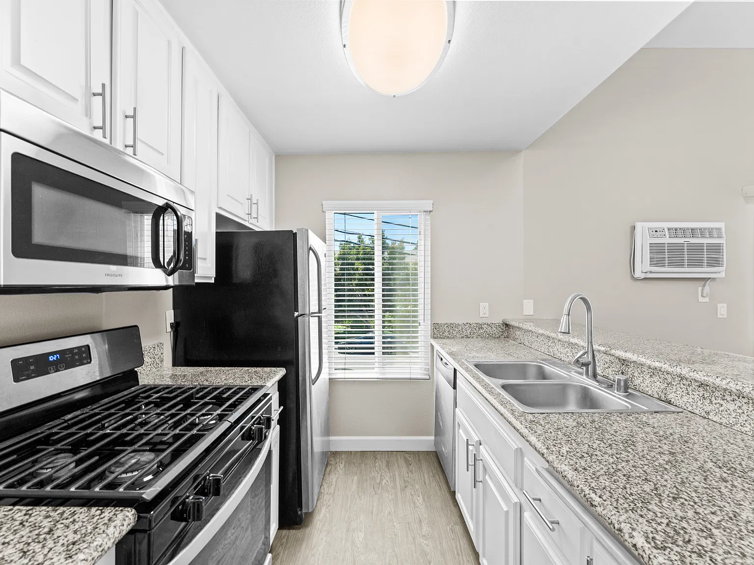 Mesa Pines Apartments — Photo 1