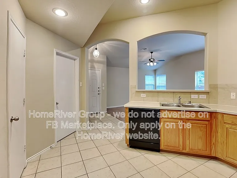1127 Sophia St — Photo 7