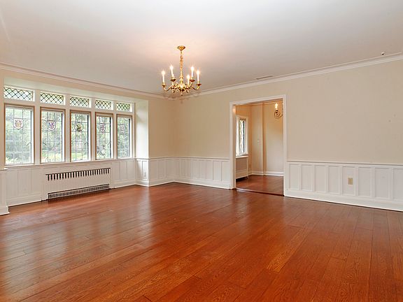 4th image of 2 Oak Ln