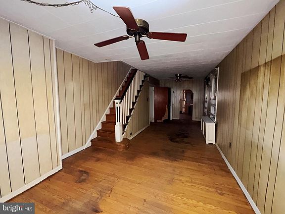 4th image of 4711 Worth St
