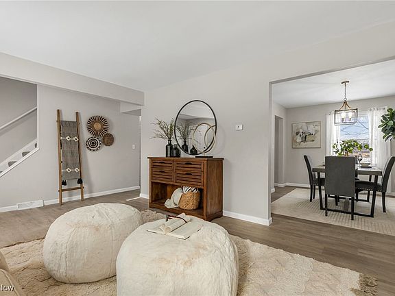 4th image of 8093 Glen Oaks Dr NE