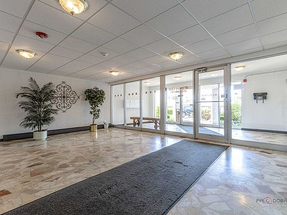 5th image of 25 E Palatine Rd APT 309