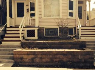 1754 N Astor St, Milwaukee, WI 53202