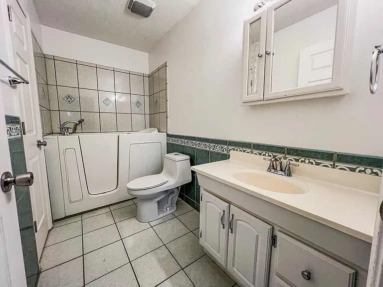 359 Mercedes Ave — Photo 19