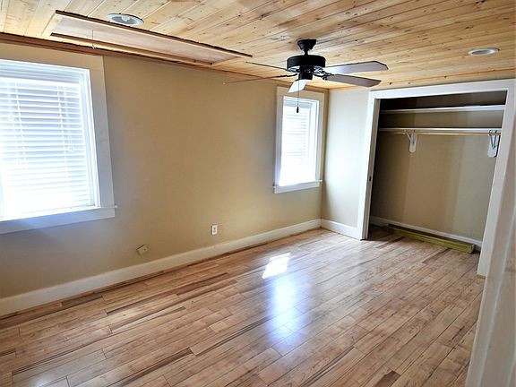 4th image of 701 E Avenue E
