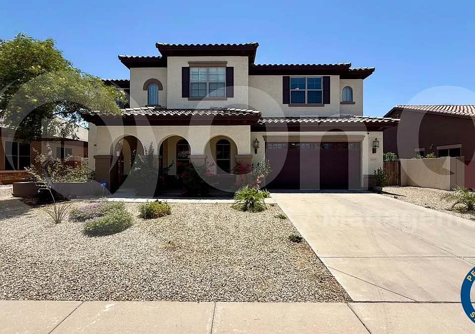 3137 E Fandango Dr