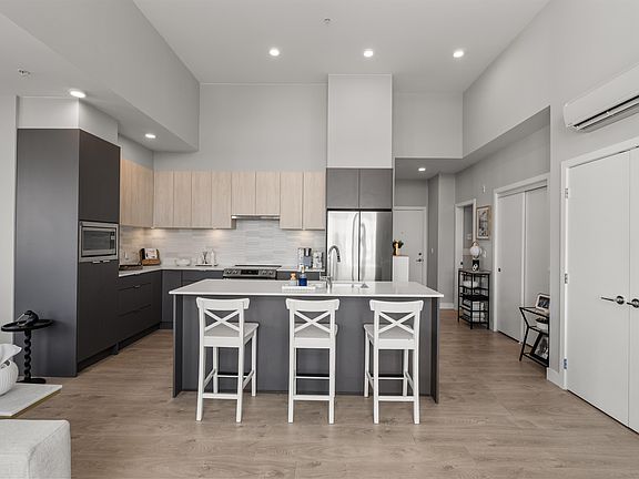 3rd image of 2431 Rabbit Dr #615