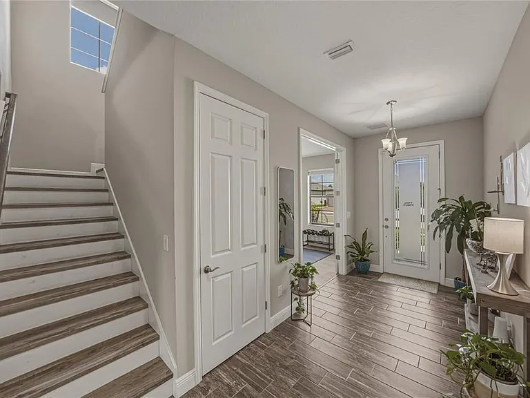 14633 Red Castle Ave — Photo 10