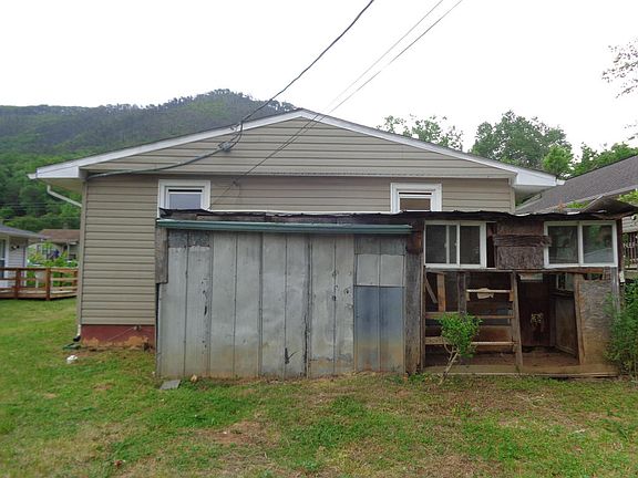 3rd image of 1135 Hawthorne Ave