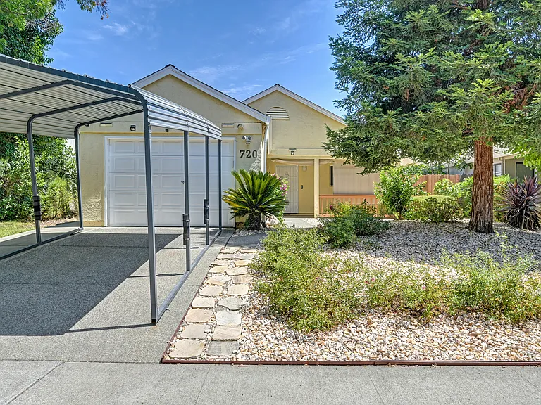 720 Donovan Ct — Photo 4