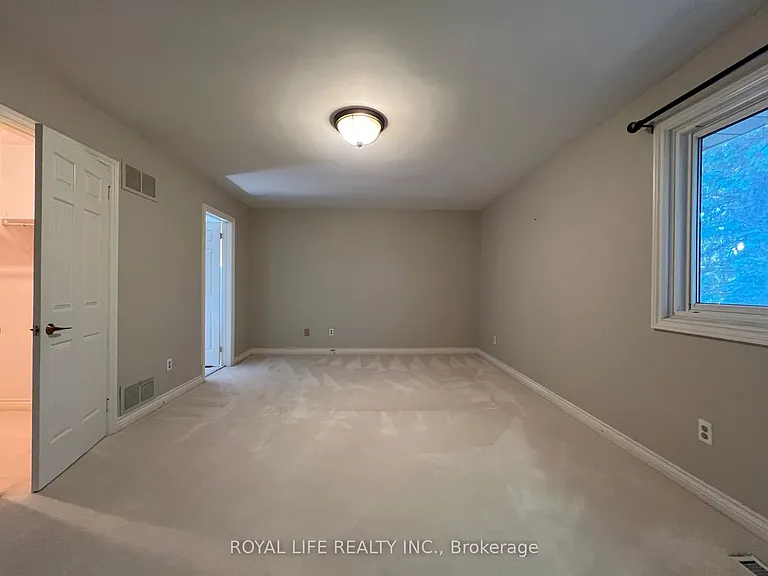 10 Saddletree Dr — Photo 33