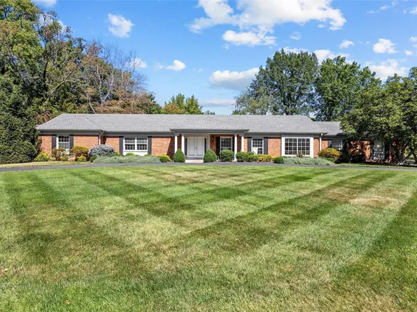 12045 Heatherdane Dr, Saint Louis, MO 63131