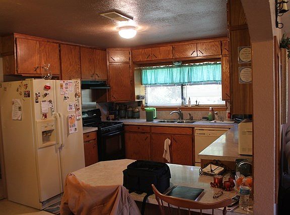 4th image of 949 S Roosevelt Road 8