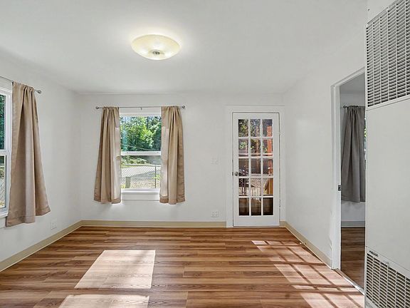 4th image of 30645 Fisher St