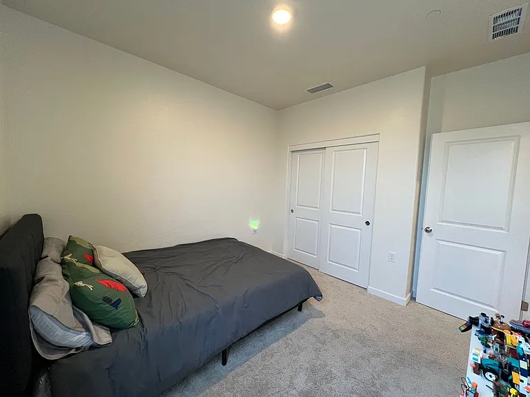 1869 W Graham St — Photo 7
