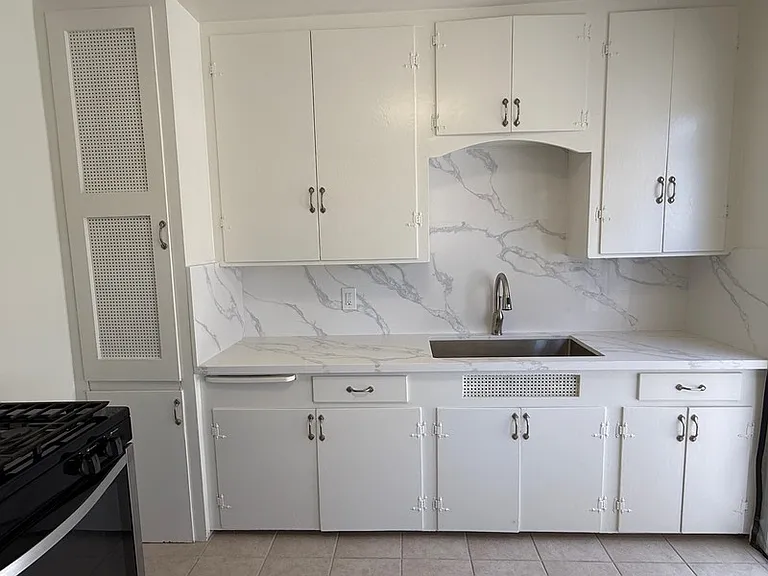 3109 Jarvis St — Photo 8