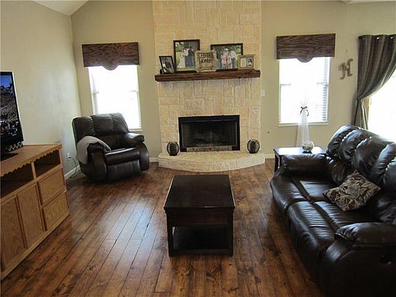 2nd image of 10108 Silver Creek Dr