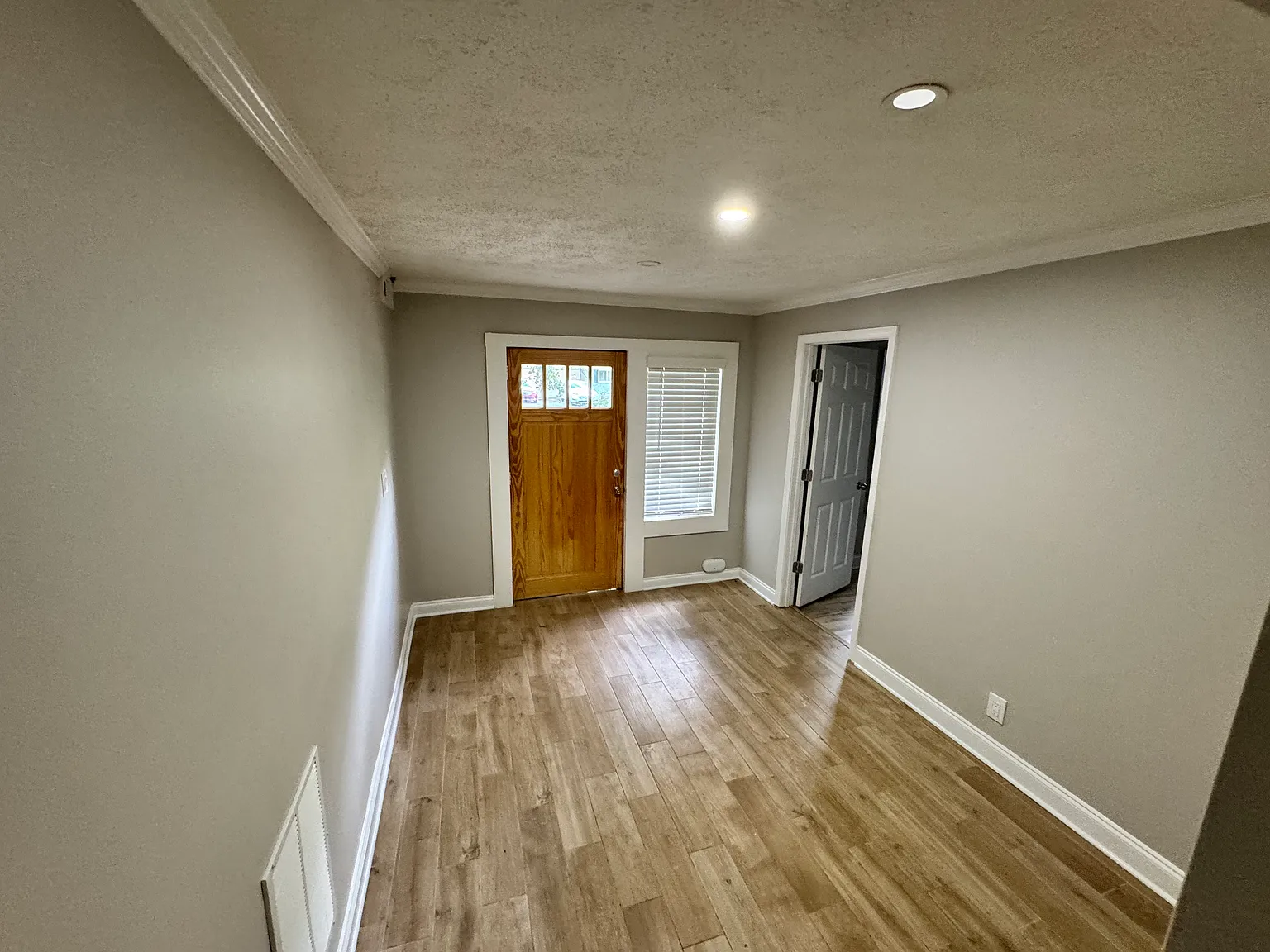 3 bed, 1408 sqft, $1,750 — Photo 2