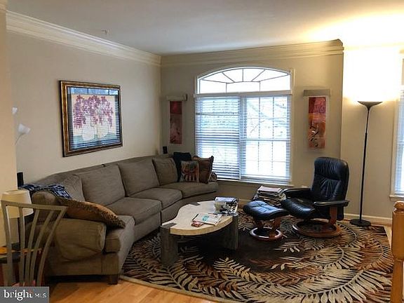 3rd image of 413 Oak Knoll Dr
