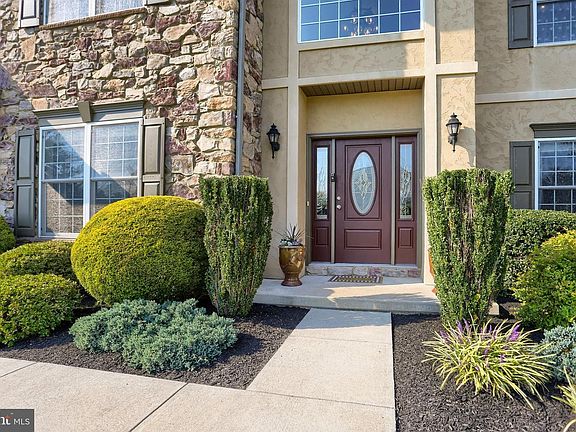 2nd image of 104 Scenic Ridge Dr