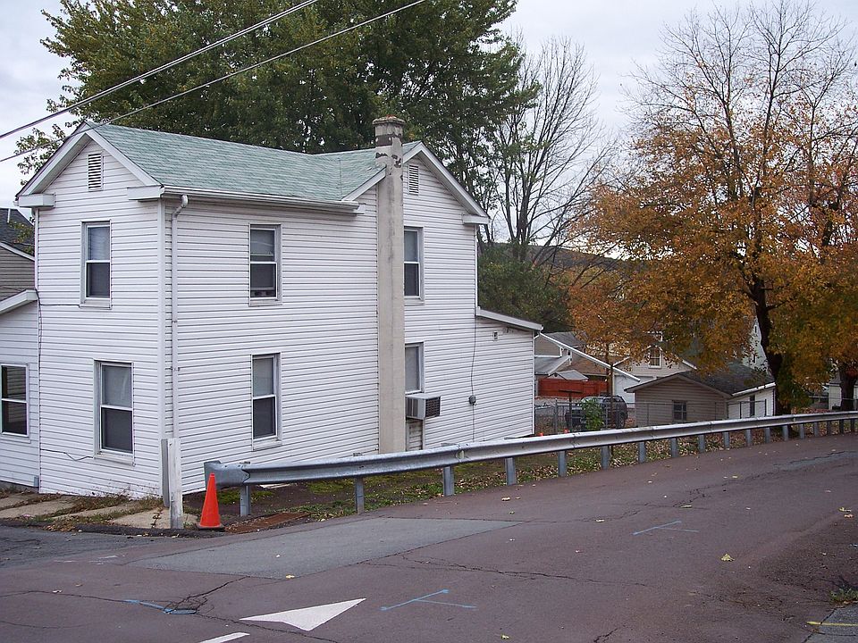 2nd image of 123 Ash St