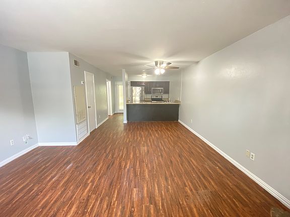 5th image of 207 Country Bend Dr