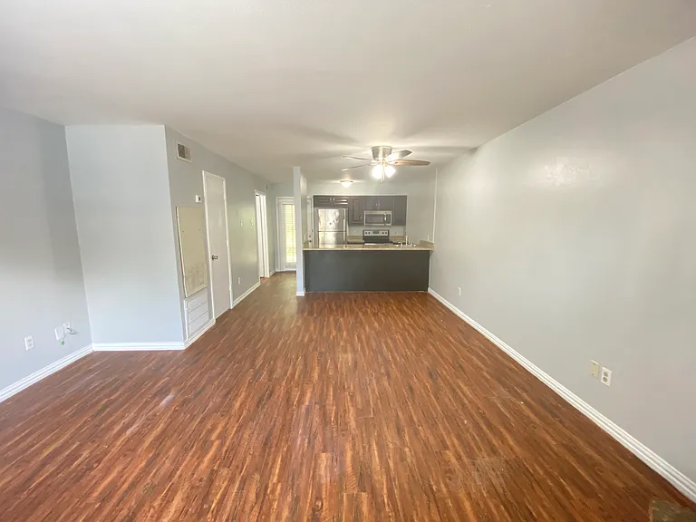207 Country Bend Dr — Photo 5