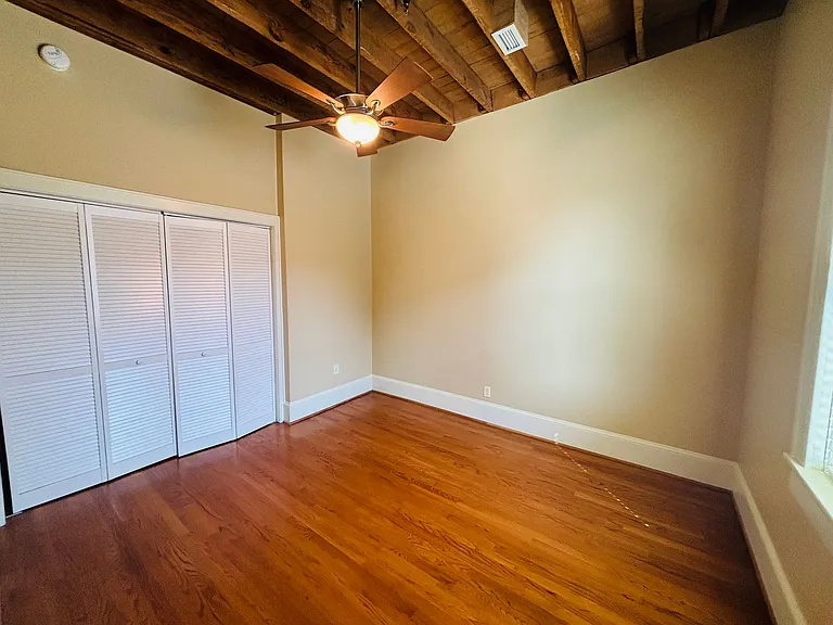 2 Bedroom, 1 Bath Apartment — Photo 12