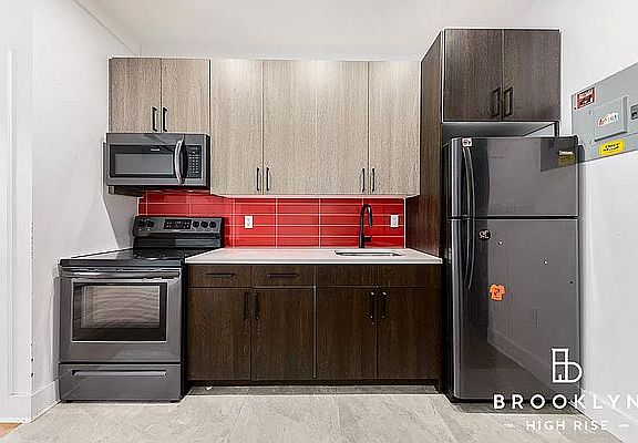 2nd image of 930 Dekalb Ave #106
