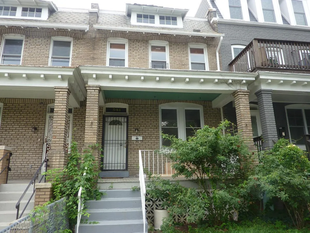 541 Tennessee Ave NE photo 1
