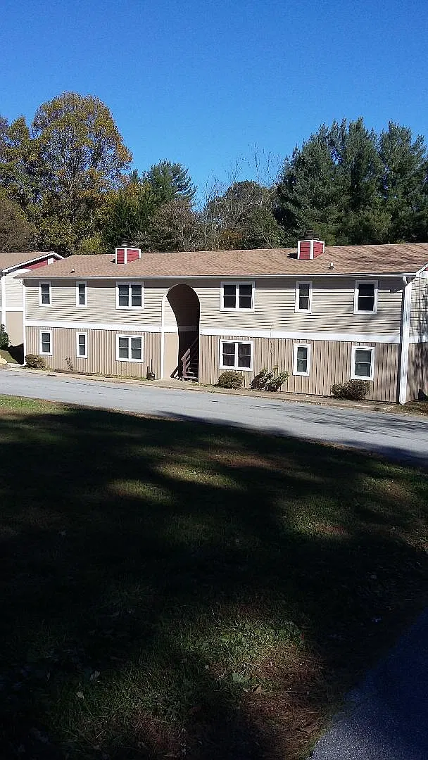 2 bed, $1,350 — Photo 1