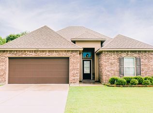 200 Teal Hollow Dr, Youngsville, LA 70592