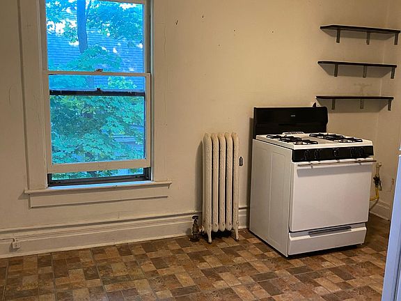 2nd image of 308 Catherine St #C