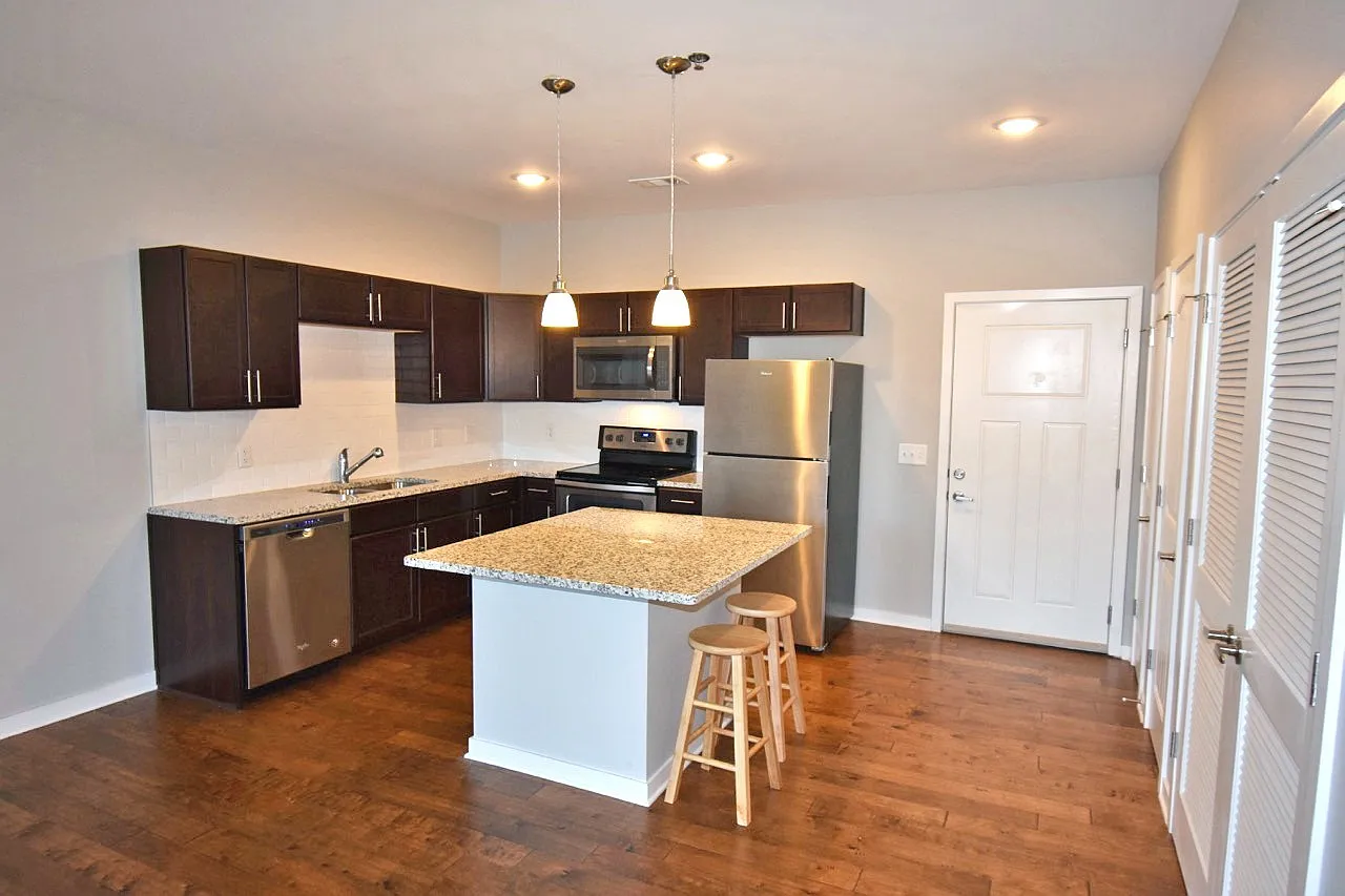 New modern 1BR/1BA condo in the hot Solo East development! W/dryer included, 8 mins. from downtow... — Photo 1