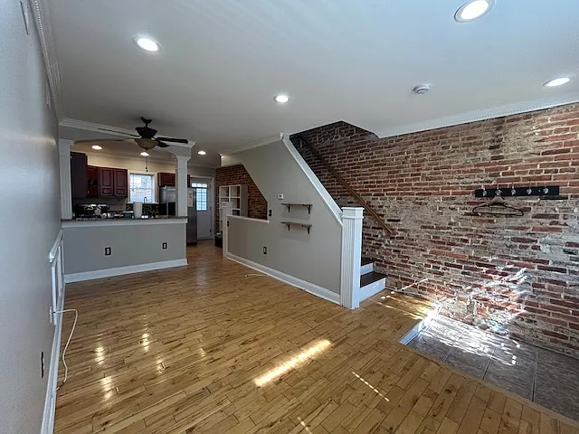 1010 Baylis St — Photo 2