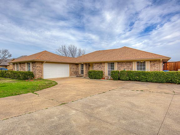 3rd image of 4804 Edgewater Dr