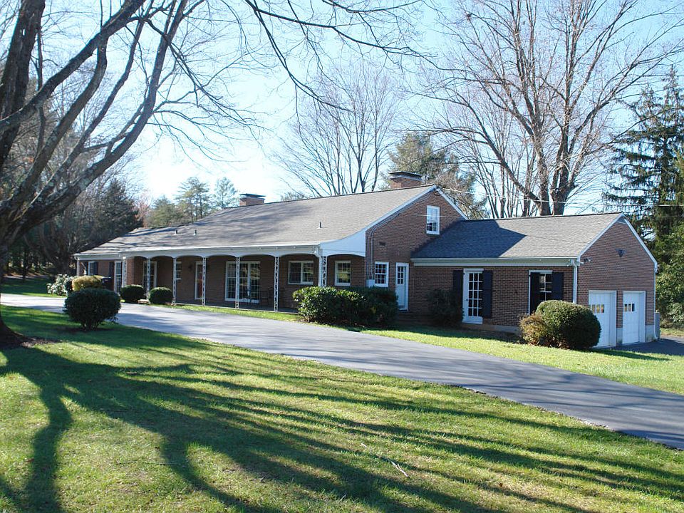 1st image of 3877 S Lake Dr SW