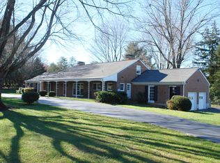3877 S Lake Dr SW, Roanoke, VA 24018