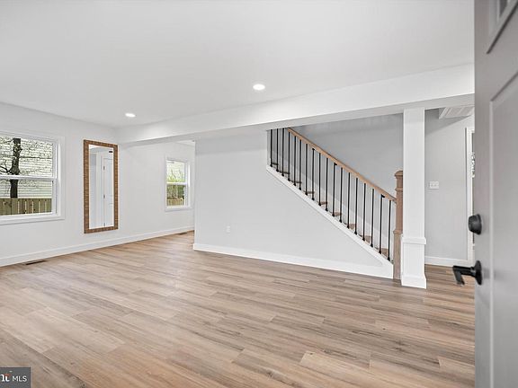 5th image of 3141 Annandale Rd