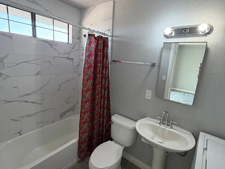 2820 S Sandhill Rd — Photo 13