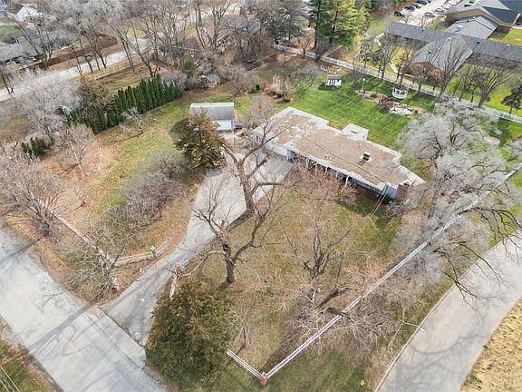 3rd image of 1900 McKinley Ave
