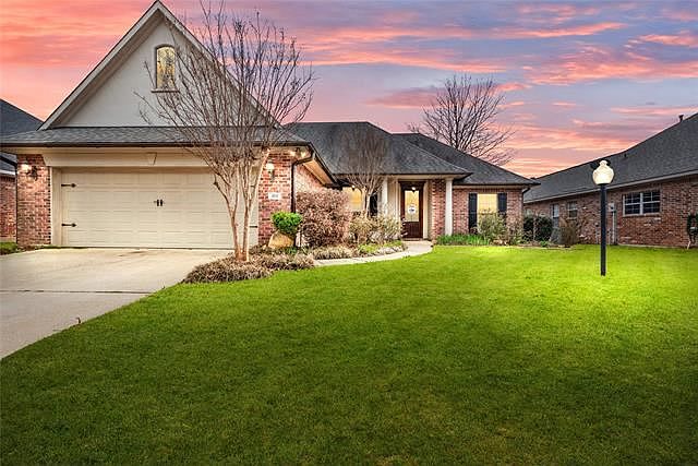 1st image of 461 Grand Oaks Dr
